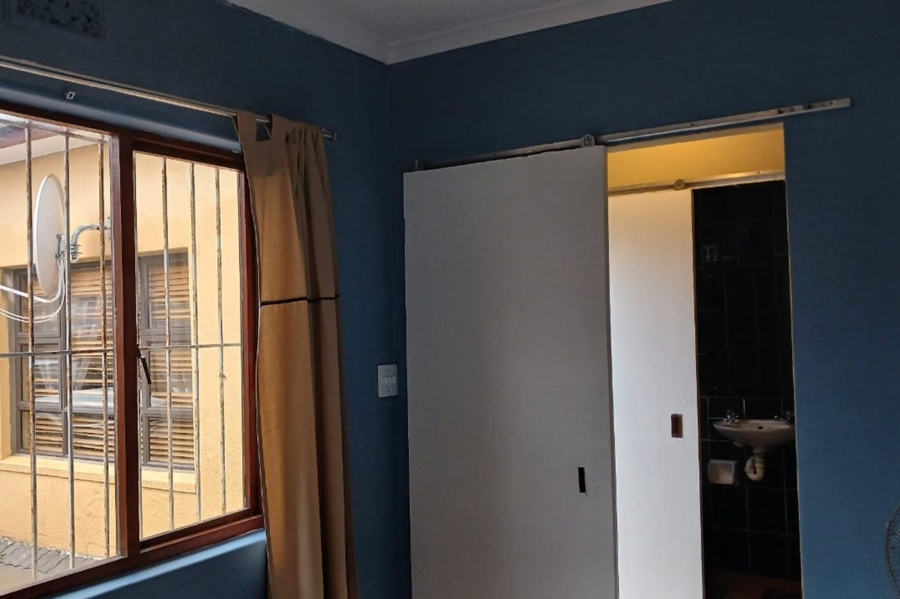To Let 1 Bedroom Property for Rent in Athlone Western Cape